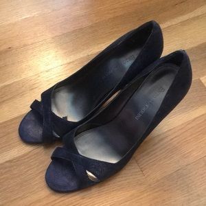 Lightly used Enzo Aniolini heels. dark blue shimmery dotted pattern